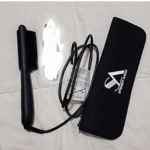 Straightening hot brush